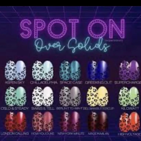 🎉 3/$25 trendy cute Color Street Spot On Retired Clear Nail Set - Picture 3 of 9
